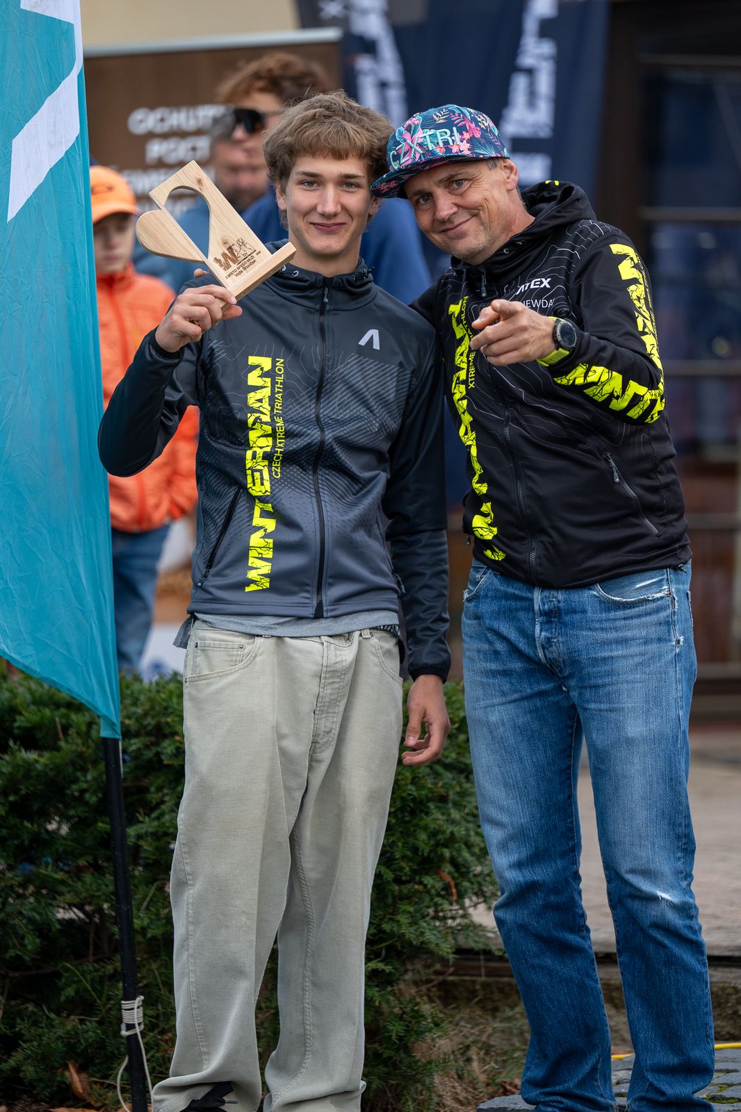 Vojta s tátou a trofejí za 3. místo