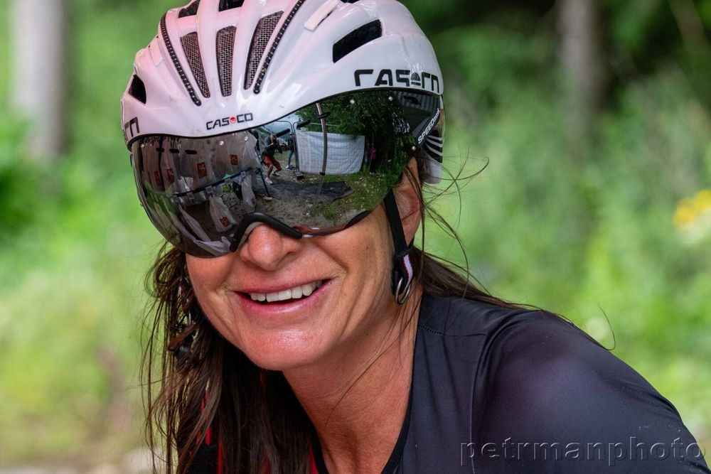 Dita s úsměvem v cyklistické helmě, Oravaman 2026